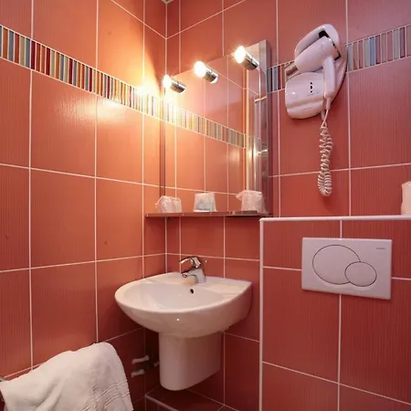 Charlemagne 3* Neuilly-sur-Seine