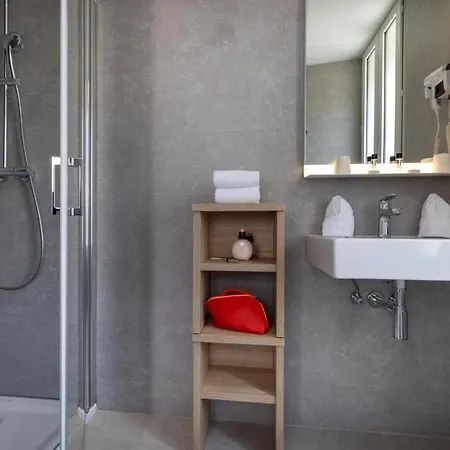 Charlemagne 3* Neuilly-sur-Seine
