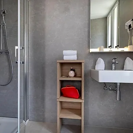 Charlemagne 3* Neuilly-sur-Seine