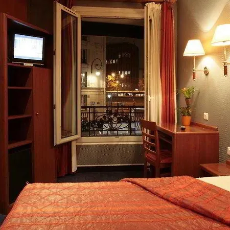 Charlemagne Hotel 3*