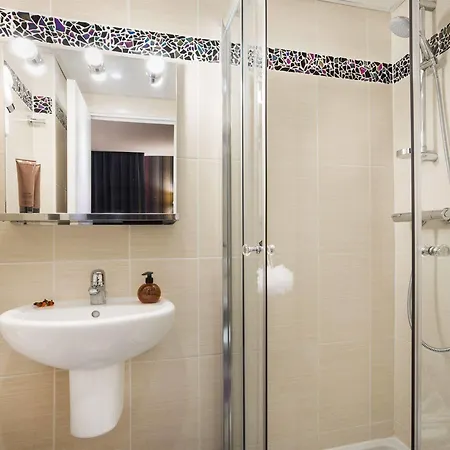 Charlemagne Hotell 3*