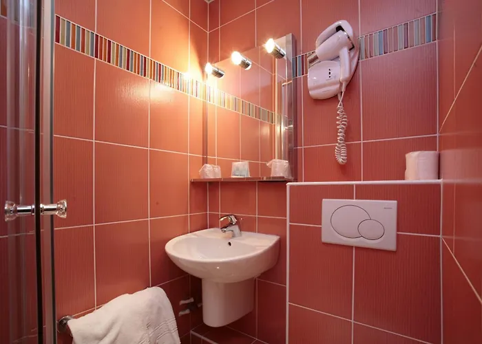 Charlemagne 3* Neuilly-sur-Seine